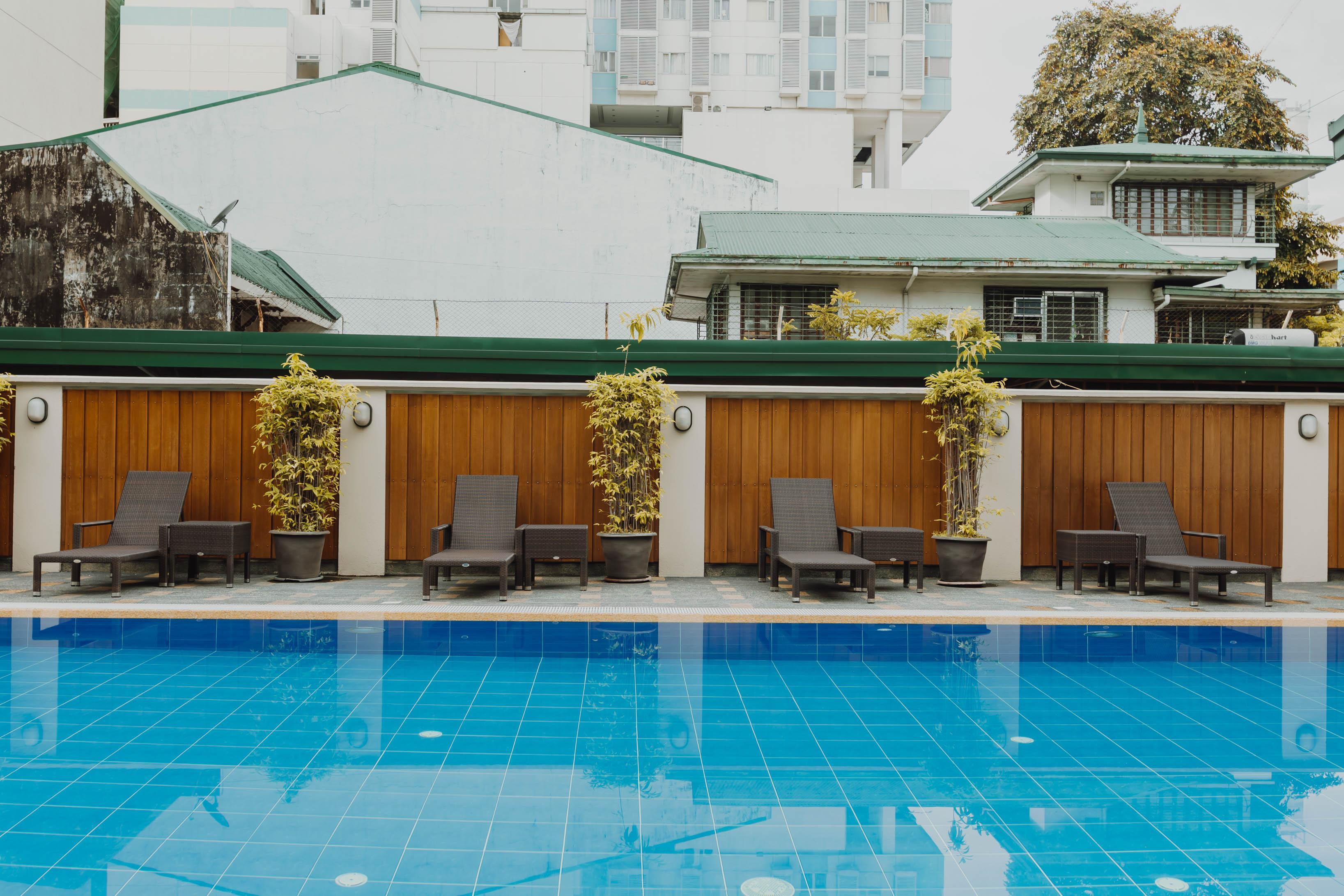 Tropicana Suites Манила Экстерьер фото