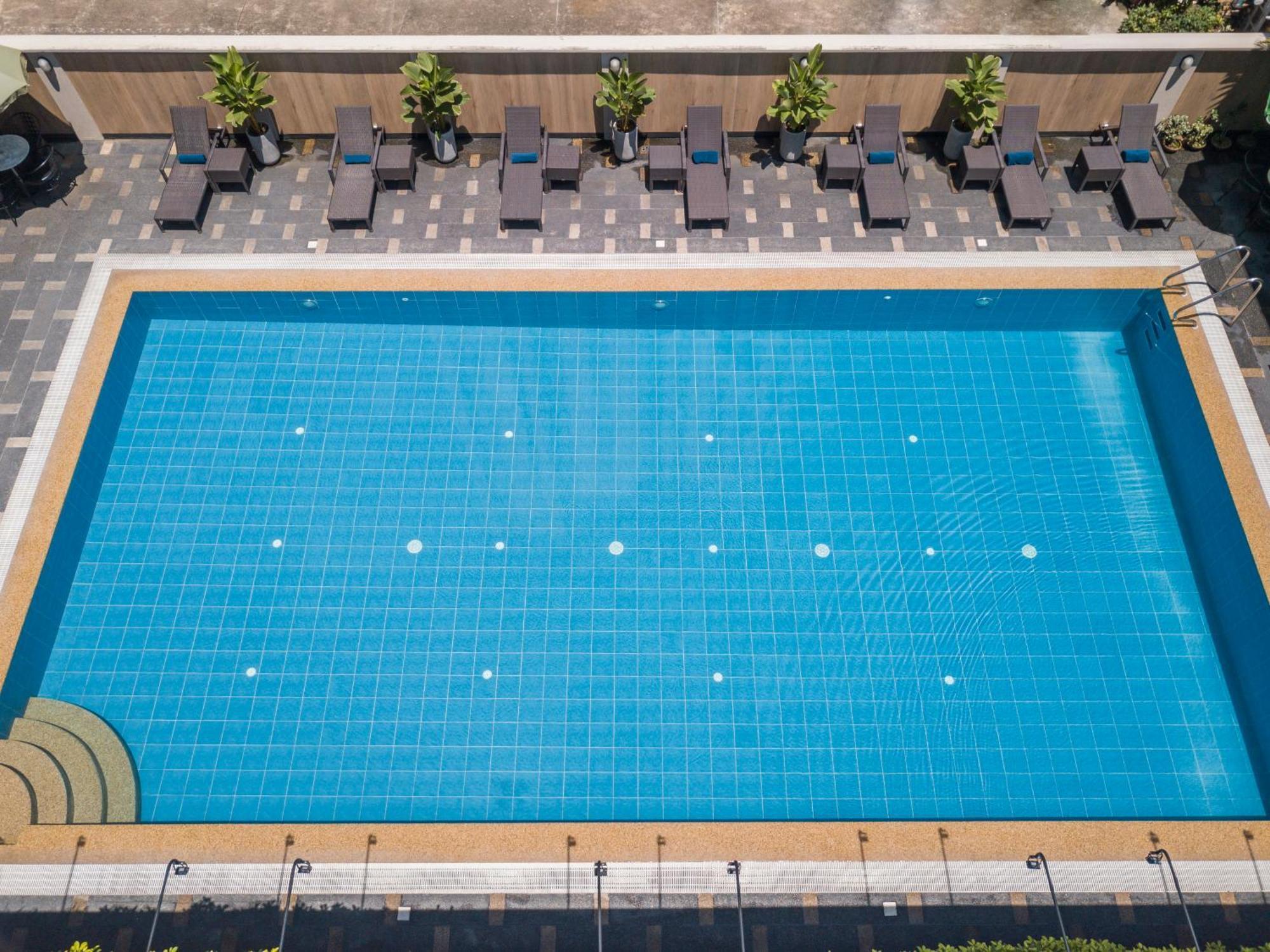 Tropicana Suites Манила Экстерьер фото
