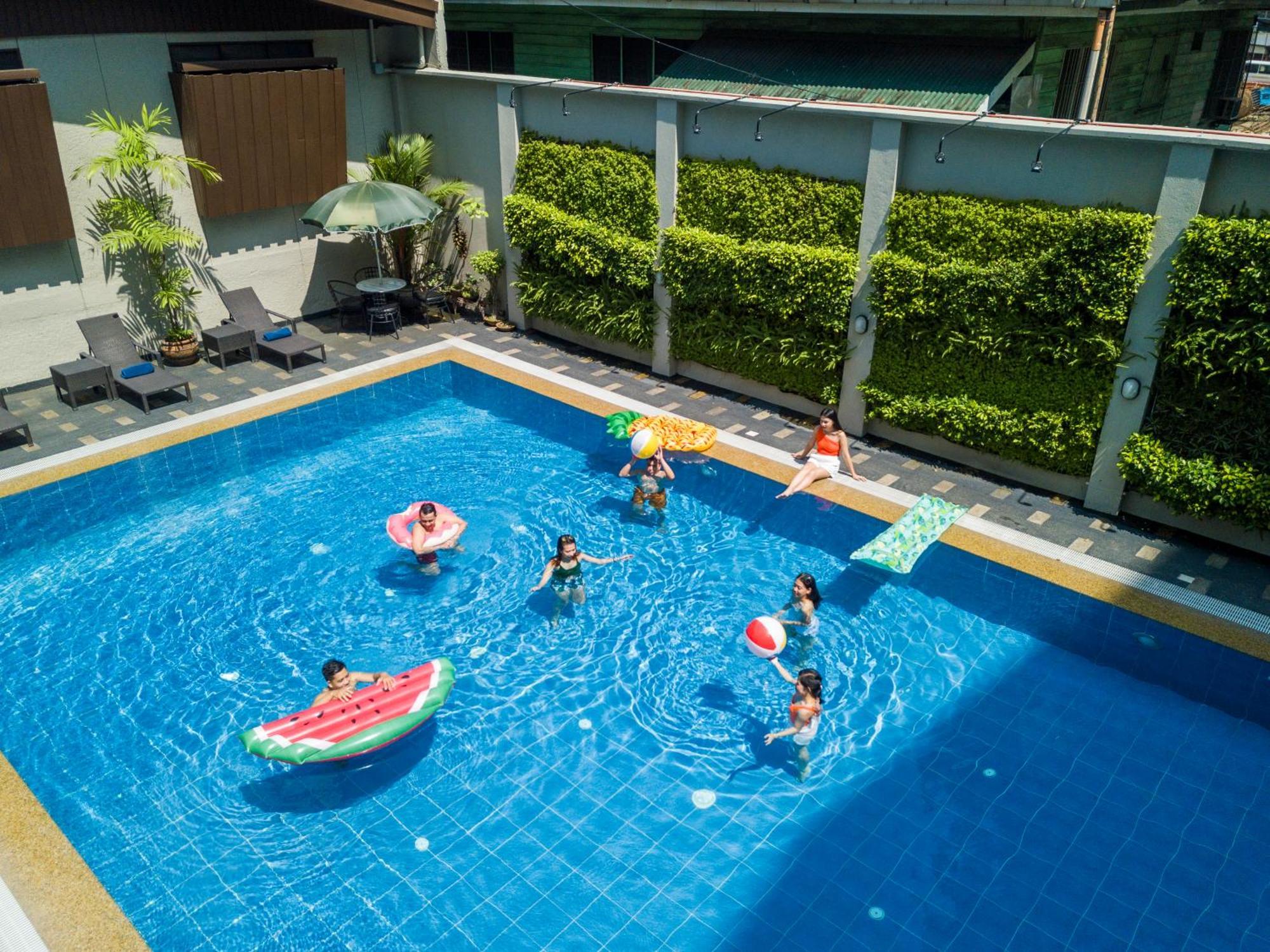 Tropicana Suites Манила Экстерьер фото