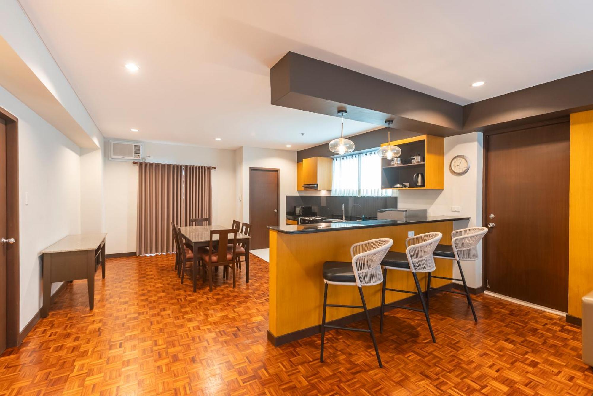 Tropicana Suites Манила Экстерьер фото