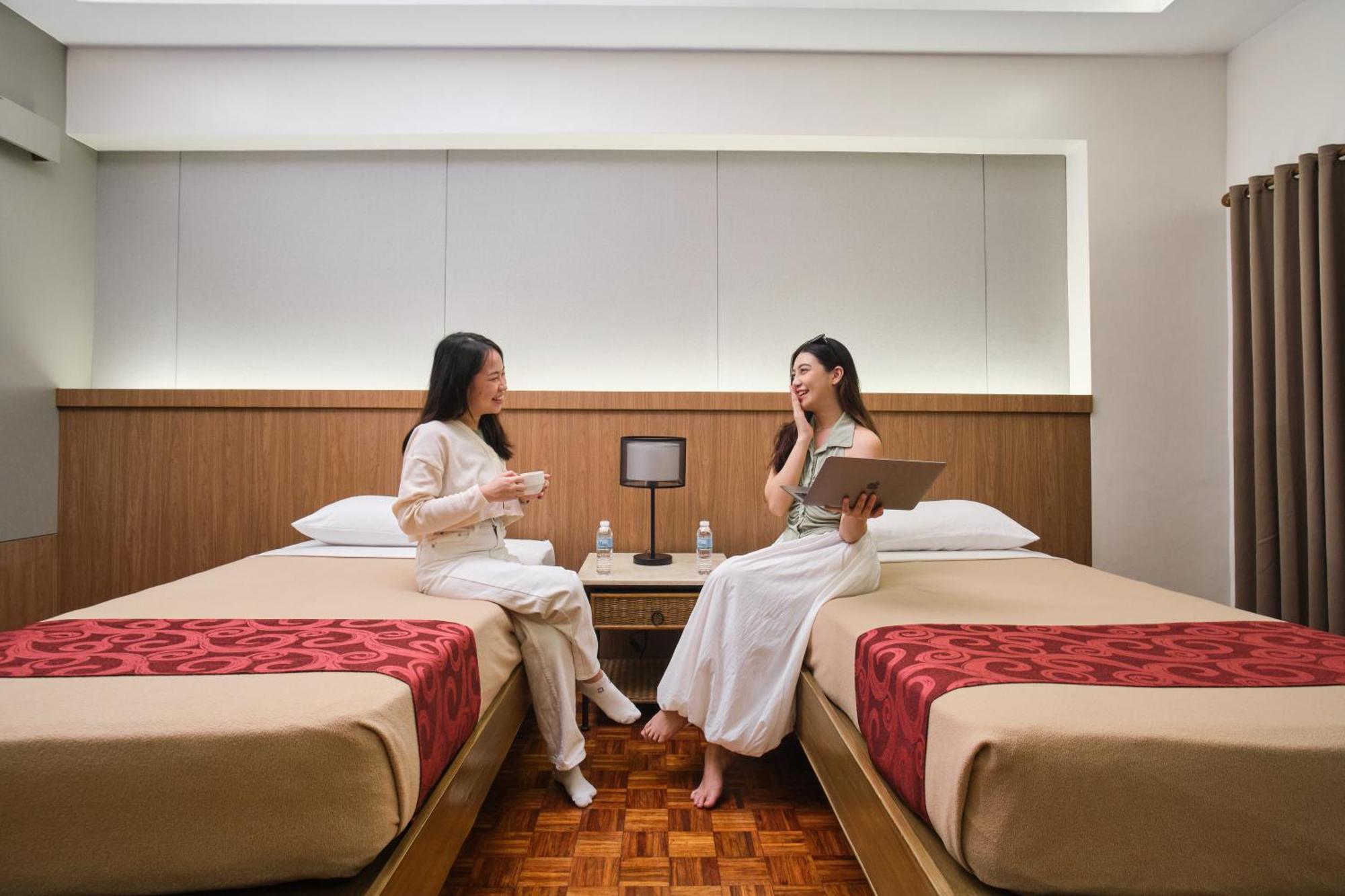 Tropicana Suites Манила Экстерьер фото