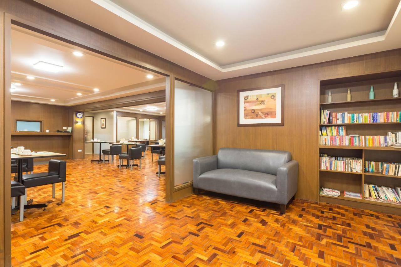 Tropicana Suites Манила Экстерьер фото